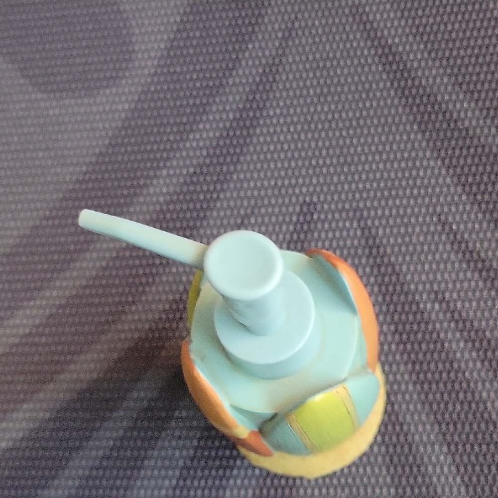 Bed Bath & Beyond Soap Dispenser - Picture 3 of 4